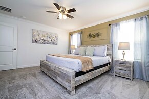 Storey Lake Resort, Private Pool, Near Famous Attractions!!