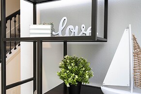 Storey Lake Resort, Private Pool, Near Famous Attractions!!