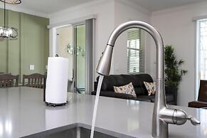 Storey Lake Resort, Private Pool, Near Famous Attractions!!