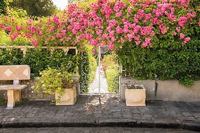 Aux Charmes de Maintenon - Adults Only