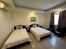 Hoan Cau Hotel