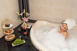 Hoan Cau Hotel