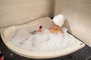 Hoan Cau Hotel