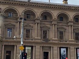 Luxurious Melbourne Apartment With City Views