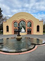 Luxurious Melbourne Apartment With City Views