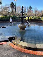 Luxurious Melbourne Apartment With City Views