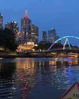 Luxurious Melbourne Apartment With City Views