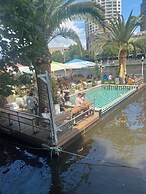 Luxurious Melbourne Apartment With City Views