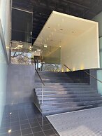 Luxurious Melbourne Apartment With City Views