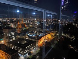 Luxurious Melbourne Apartment With City Views
