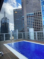 Luxurious Melbourne Apartment With City Views