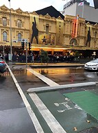 Luxurious Melbourne Apartment With City Views