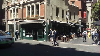 Luxurious Melbourne Apartment With City Views