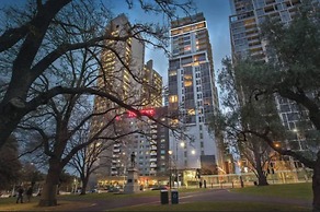 Luxurious Melbourne Apartment With City Views