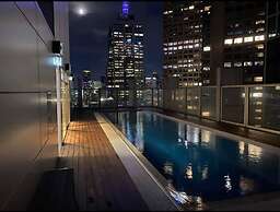 Luxurious Melbourne Apartment With City Views