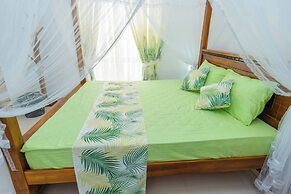 Green Retreat 2BR Hideout