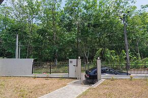 Green Retreat 2BR Hideout