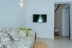 Green Retreat 2BR Hideout