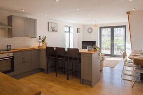 Beautiful Barn Conversion-Escape for 12