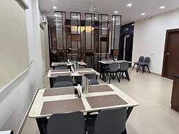 HOTEL APEX INN SHAMSHABAD