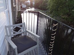 Riverbank Cottage River Ehan, Double Balcony