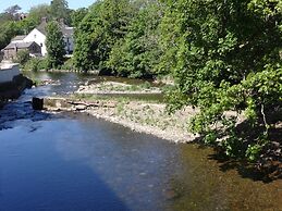 Riverbank Cottage River Ehan, Double Balcony