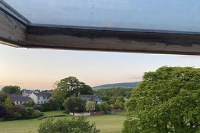 Riverbank Cottage River Ehan, Double Balcony