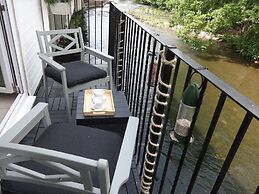 Riverbank Cottage River Ehan, Double Balcony
