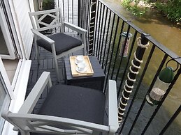 Riverbank Cottage River Ehan, Double Balcony