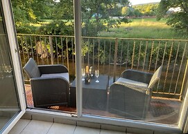 Riverbank Cottage River Ehan, Double Balcony