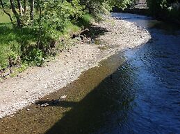 Riverbank Cottage River Ehan, Double Balcony