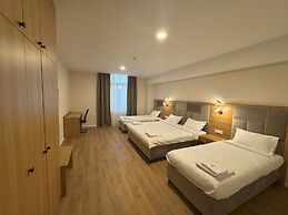 Promenaden Hotel