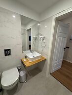 Promenaden Hotel