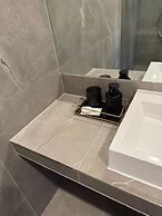 Promenaden Hotel