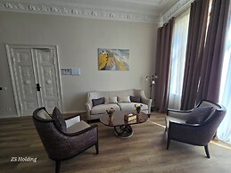 Promenaden Hotel