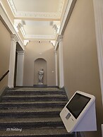 Promenaden Hotel