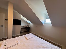 Promenaden Hotel
