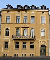 Promenaden Hotel