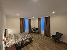 Promenaden Hotel