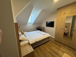 Promenaden Hotel