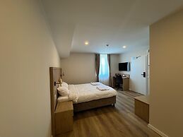 Promenaden Hotel