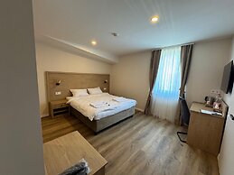 Promenaden Hotel