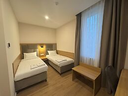 Promenaden Hotel
