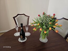 Promenaden Hotel