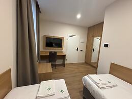 Promenaden Hotel
