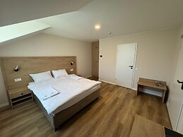 Promenaden Hotel