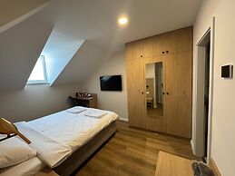 Promenaden Hotel