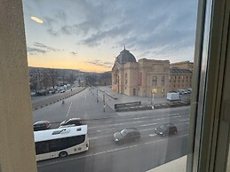 Promenaden Hotel
