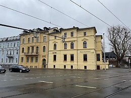 Promenaden Hotel