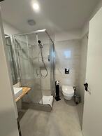 Promenaden Hotel